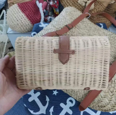 Pieni rottinki käsinkudottu iltalaukku