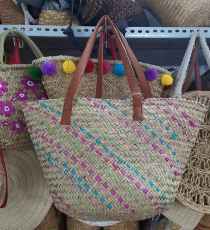 Luonnollinen loma kudottu olkipussi