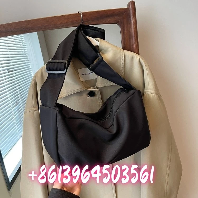 Nylon olkalaukku