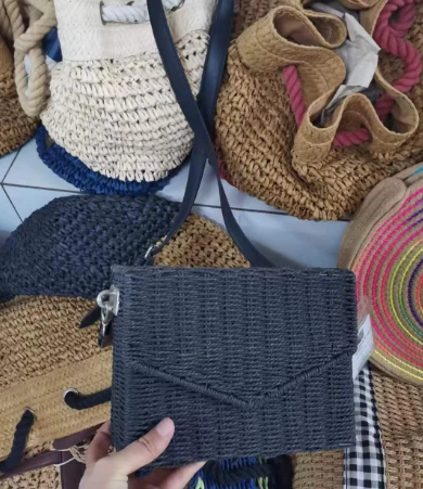 Rautakunkoinen paperi käsin kudottu Crossbody laukku