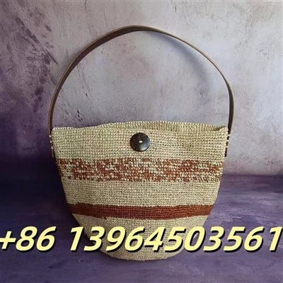 Käsin kudottu olkapää raffia laukku
