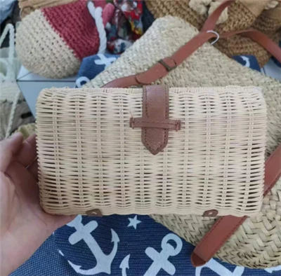 Pieni rottinki käsinkudottu iltalaukku