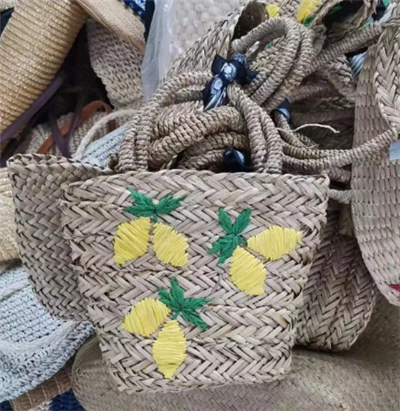 Pieni kirjonta olki käsilaukku