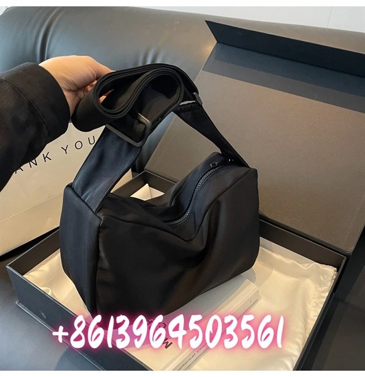 Nainen nylon CrossBoday -laukku